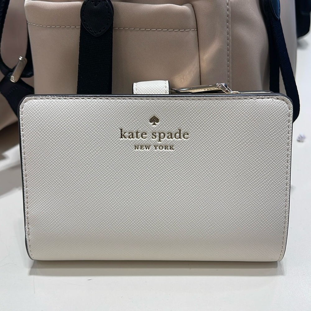 Kate Spade Schuyler Medium Compact Bifold Wallet
Meringue 
NWT